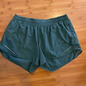 LuluLemon Hotty Hot shorts low rise  4”